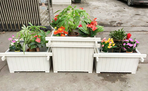 欣方圳塑木花箱，讓廣西來(lái)賓市顯得更加的蓬勃生機(jī)