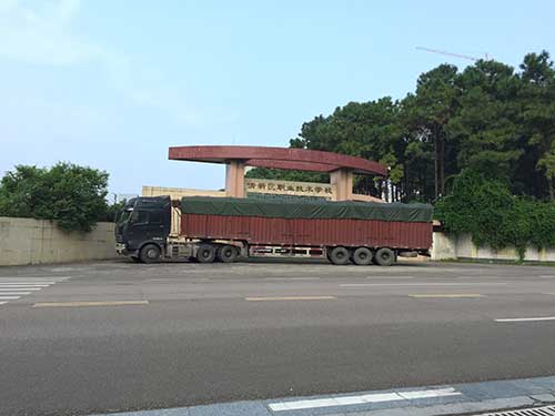  欣方圳仿大理石垃圾桶廠家為清遠(yuǎn)高校送貨上門。