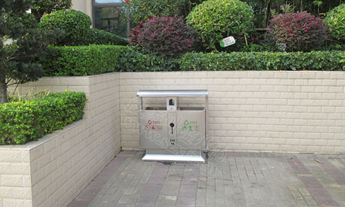 校園沒有垃圾桶，反而更整潔