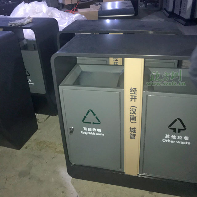 戶(hù)外鋼制分類(lèi)垃圾箱工廠制作成品圖