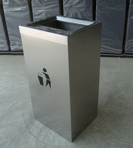 您知道輕軌上面為什么沒(méi)有垃圾桶嗎？