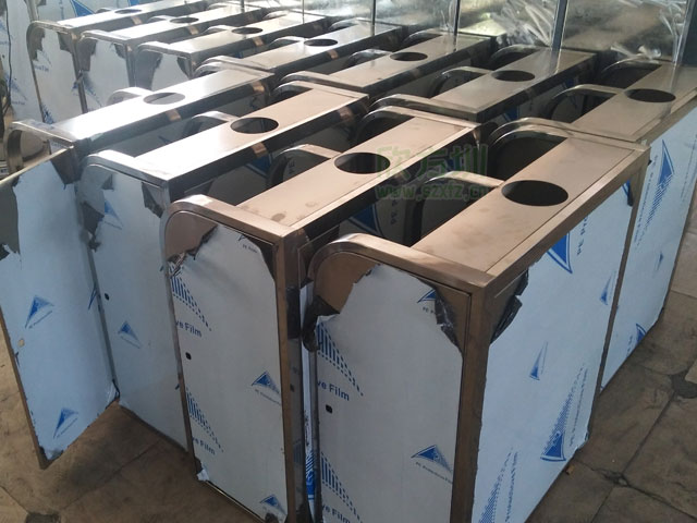 不銹鋼分類環(huán)保垃圾桶工廠生產圖