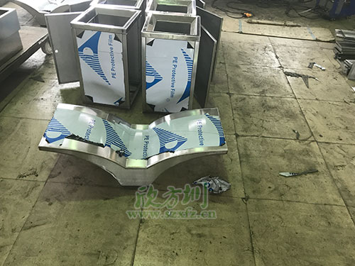 由手藝精湛的焊工師傅焊接，打磨師傅全程手工打磨而成。