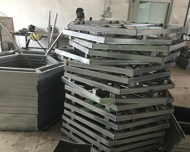 ?？诨疖囌菊九_花盆垃圾桶生產(chǎn)工藝