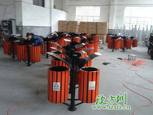 美化公園環(huán)境，就選河源鋼木垃圾桶