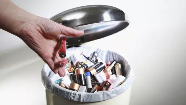 有害垃圾危害大，請投有害垃圾桶集中處置